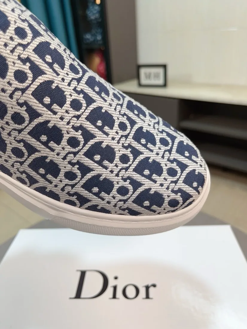 Men's men's shoes 💰380🌸🌸[Dior] 25ss new product B01 moral training shoes. The toe dimension design of the couple's style is a bit wider. The upper foot comfort is perfect. The threads are beautiful. Perfectly adaptable to trousers. Decorated with various classic details. It is an ideal choice for daily styling. Can be matched with various casual items to create exquisite looks. Fabric: top layer cowhide/lining sheepskin TPU original outsole Code number: 38-44, 45 customized